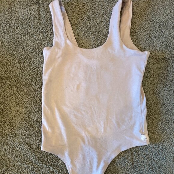 Vuori sleeveless Halo bodysuit size medium - Picture 1 of 2